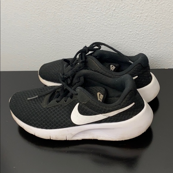 boys nike shoes size 4.5